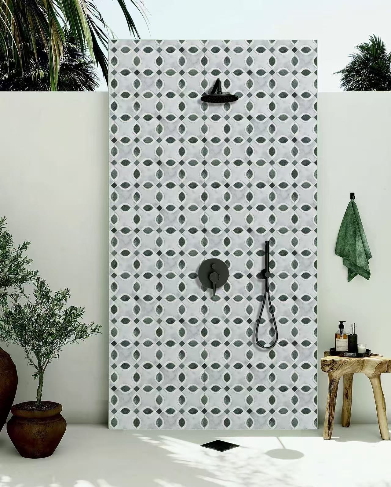 Chain mosaic application scene